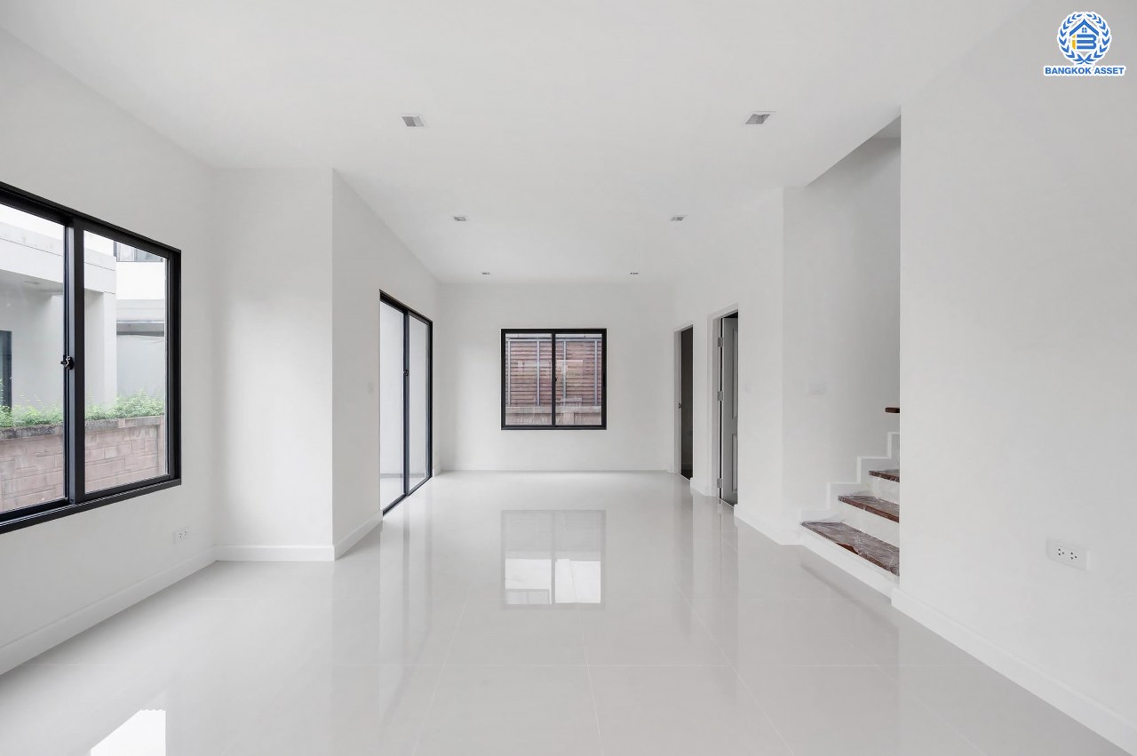 บ้านมือสองตกแต่งใหม่ โครงการ สราญสิริ ติวานนท์-แจ้งวัฒนะ1 เนื้อที่ 50.8 ตร.ว. ดีไซน์ตอบทุกไลฟ์สไตล์ ฟังก์ชัน 3 ห้องนอน 2 ห้องน้ำ จอดรถได้ 2 คัน Living กว้างขวาง บนทำเลติดถนนใหญ่ เชื่อมต่อทุกเส้นทาง ใกล้จุดขึ้นทางด่วน "ศรีสมาน"